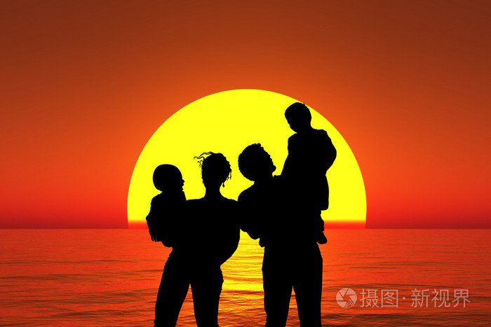 剪影家庭和两个孩子站在日落海滩拼贴.