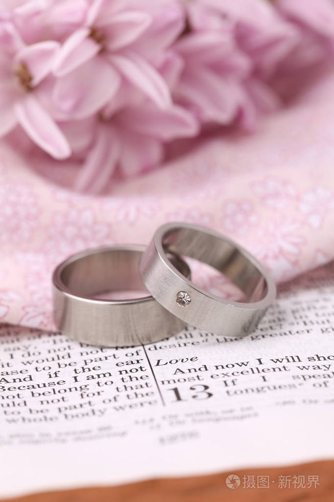 圣经及结婚戒指