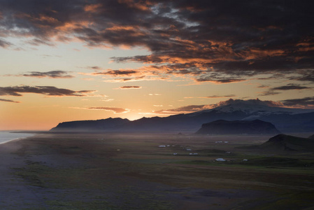 日落 oveth 冰岛的山谷