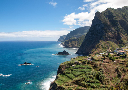 圣维森特地区在葡萄牙马德拉岛的北部海岸线的视图