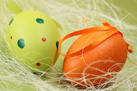 绿色和橙色复活节彩蛋