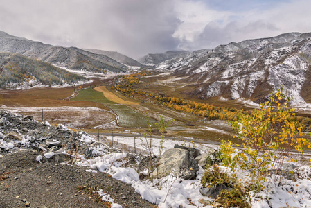 高山谷领域雪秋天空中视图图片