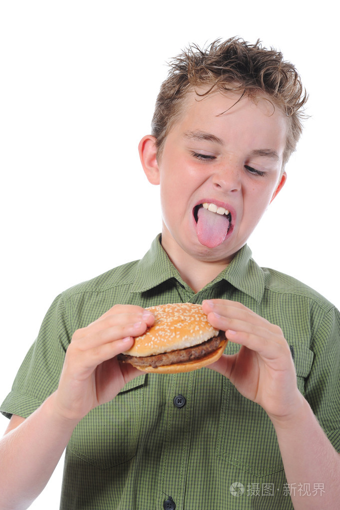 吃汉堡包的小男孩
