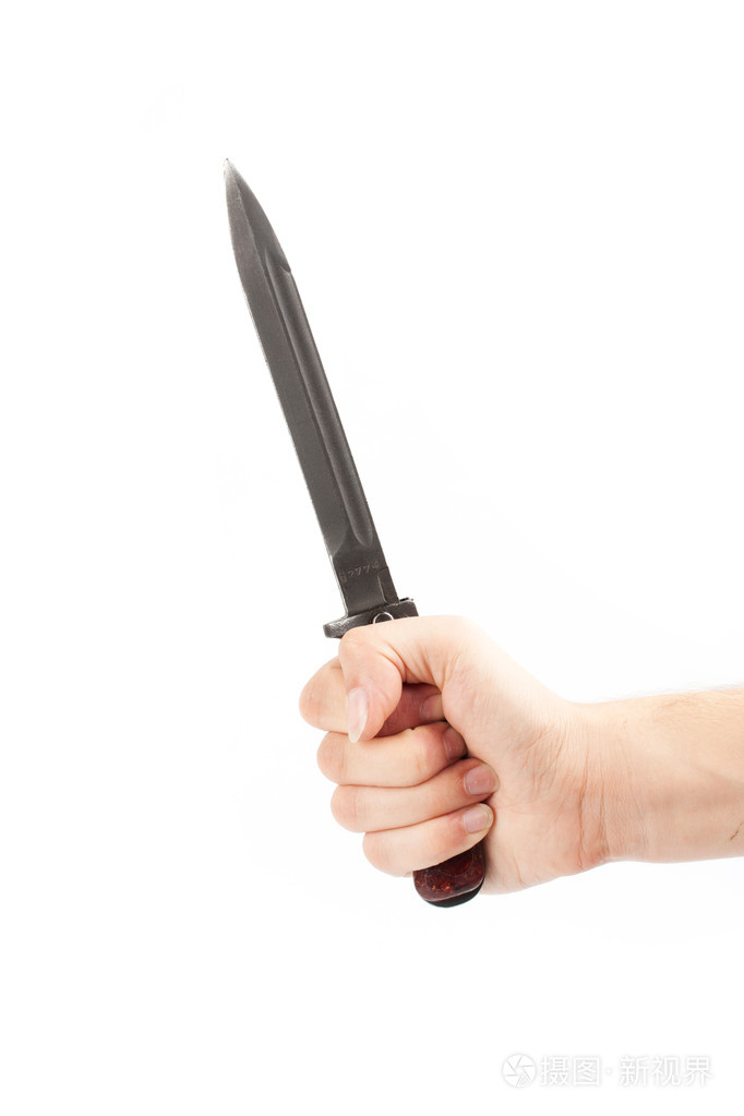 手里拿着刀
