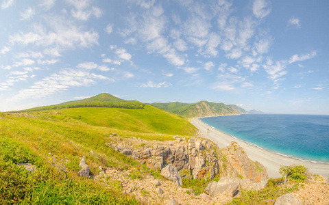 海景色与天空和波浪图片