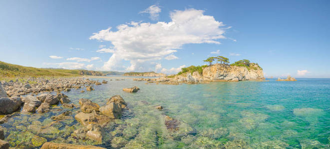 海景色与天空和波浪图片