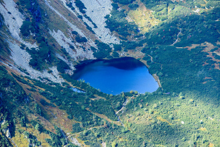 斯洛伐克喀尔巴阡山在秋季湖