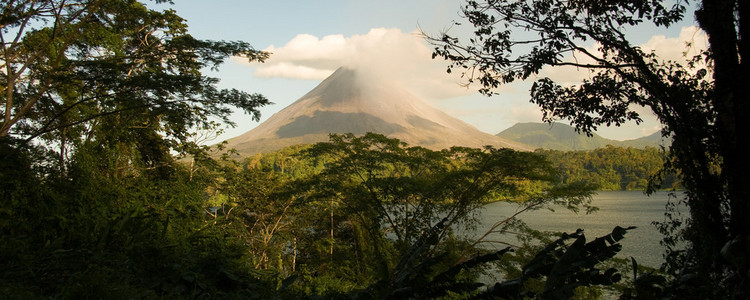 阿雷纳尔火山