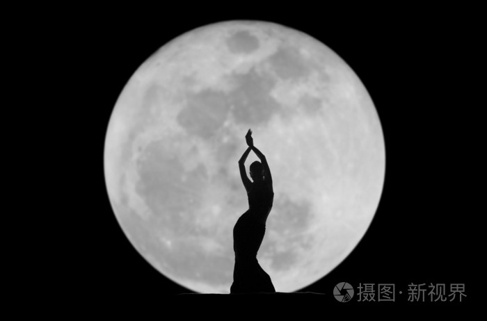 优美的舞者剪影