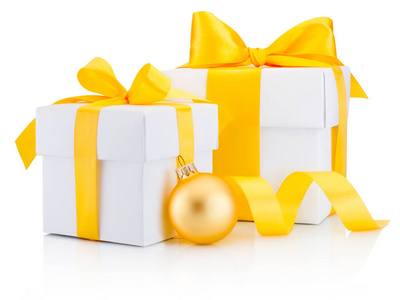 两个白色礼品盒绑黄丝带弓和摆设分离