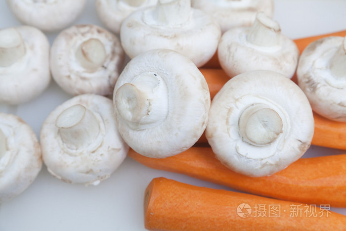 胡萝卜和蘑菇