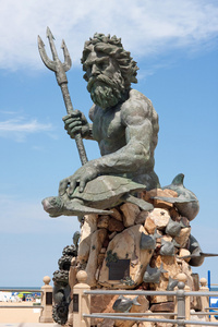 巨型国王海王星雕像在弗吉尼亚海滩