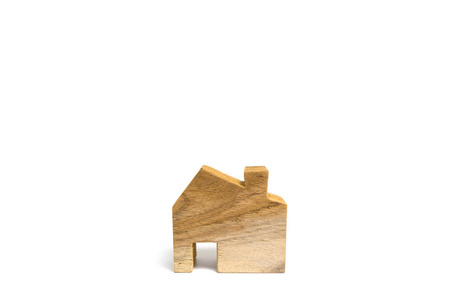 白色背景上孤立的房子模型