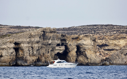 马耳他岛，在岛的南部洛基海岸线的视图
