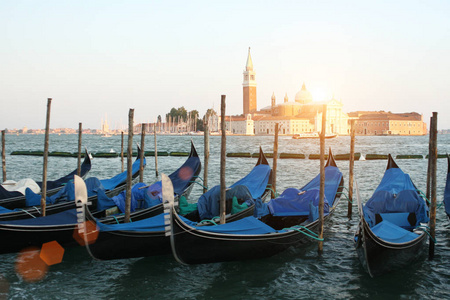蓝色船在威尼斯在笑话图片