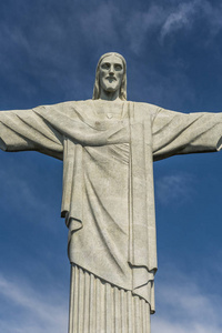 从基督的角度看科尔科瓦多山上的救世主雕像在茹卡森林, 巴西里约热内