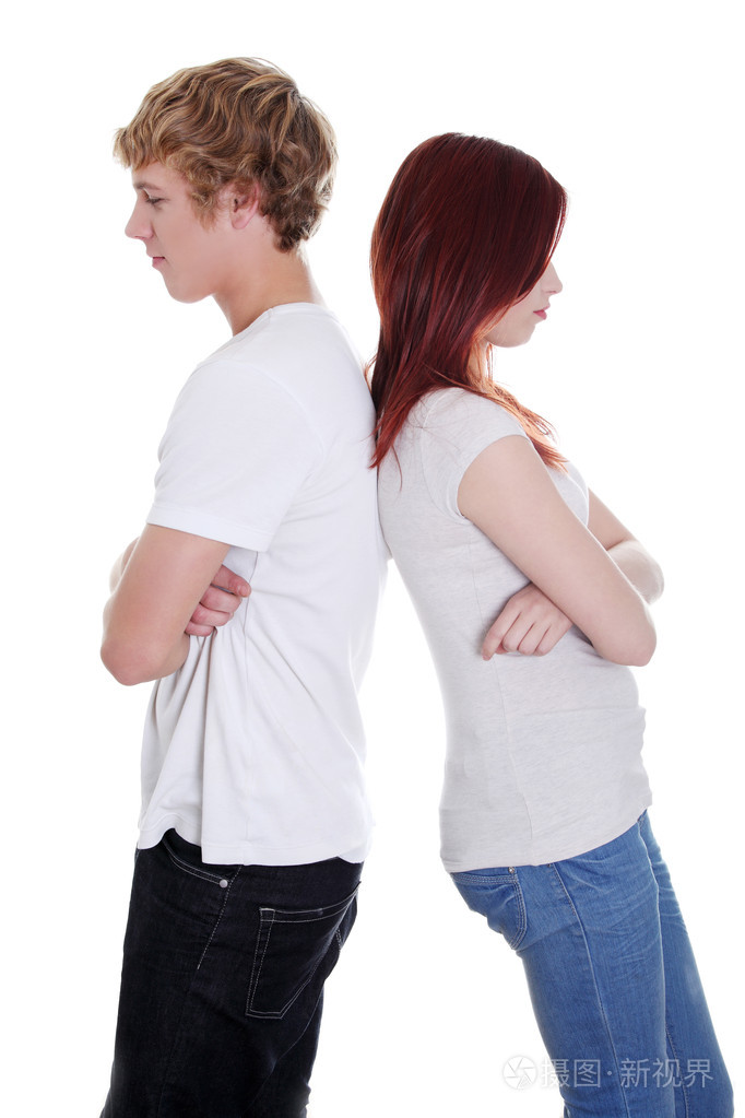 情侣背对背站好
