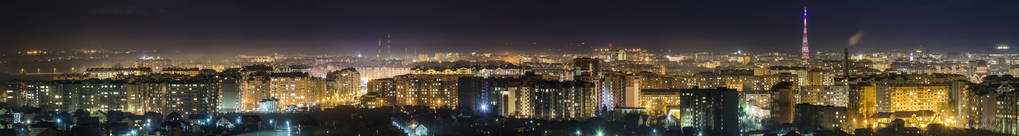 伊Frankivsk 城夜景鸟瞰图