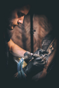 专业 tattooer 艺术家