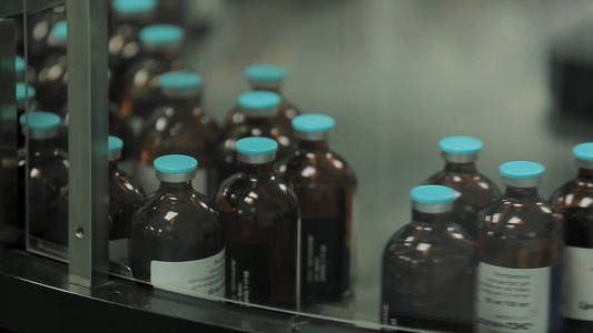 制药业。本厂生产的生产线带瓶机。液体药品生产