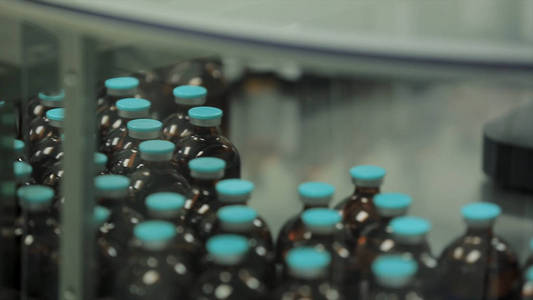 制药业。本厂生产的生产线带瓶机。液体药品生产