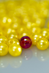 红色和黄色珠子背景二