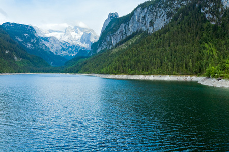 高山夏季湖景