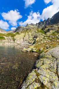 Tatra 山脉夏季风景秀丽的湖泊, 斯洛伐克