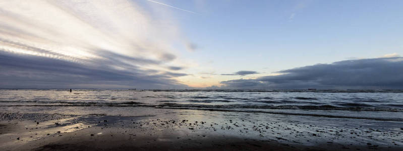 在克罗斯比海滩冬季日落全景, 克罗斯比, 利物浦, 英国
