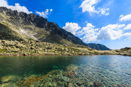 Tatra 山脉夏季风景秀丽的湖泊, 斯洛伐克