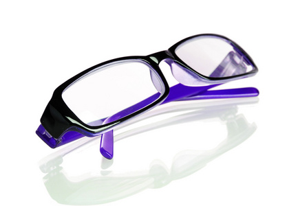 孤立在白色的紫罗兰色眼镜