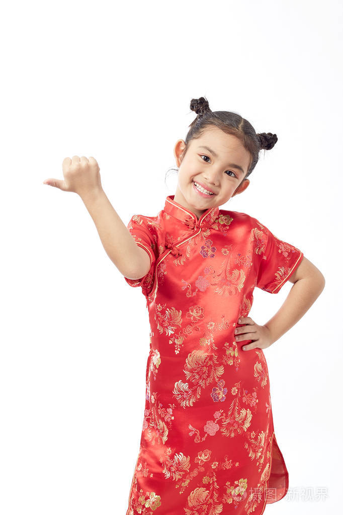 可爱的中国女孩礼服欢迎农历新年