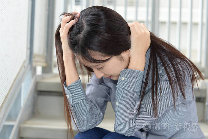 失望的亚洲年轻女人