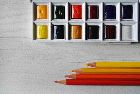 水彩和彩色铅笔
