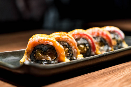 鲜生鲑鱼卷寿司