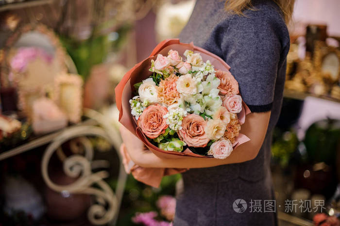 拿一枝花女人唯美图片图片