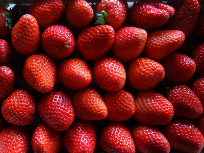 新鲜草莓背景五颜六色