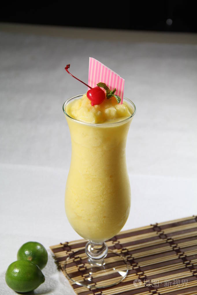 激情水果冰沙特写视图