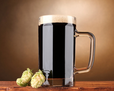 啤酒杯和跃点图片