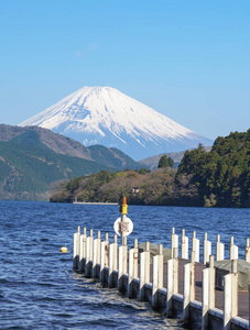 秋初和富士山的景观