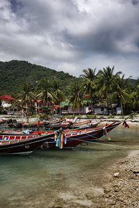 泰国 帕岸岛，当地木制渔船