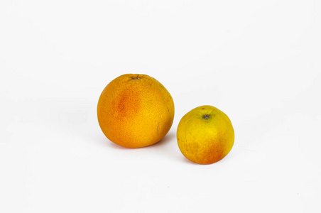 成熟橙果与苹果