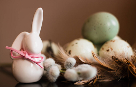 复活节彩蛋小白兔雕像
