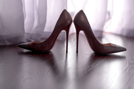 婚礼的高跟鞋图片