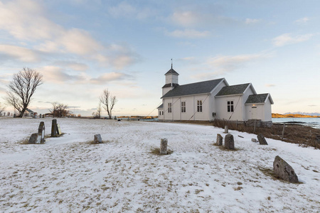 Gimsoy 教区教堂和公墓在罗弗敦, 挪威