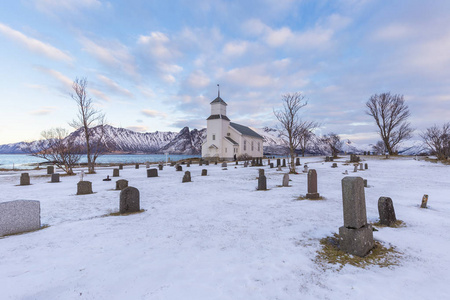 Gimsoy 教区教堂, 罗弗敦, 挪威公墓