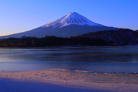 富士山湖从河口日本冰冻 01312018