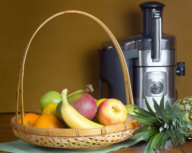 水果和电动榨汁机图片