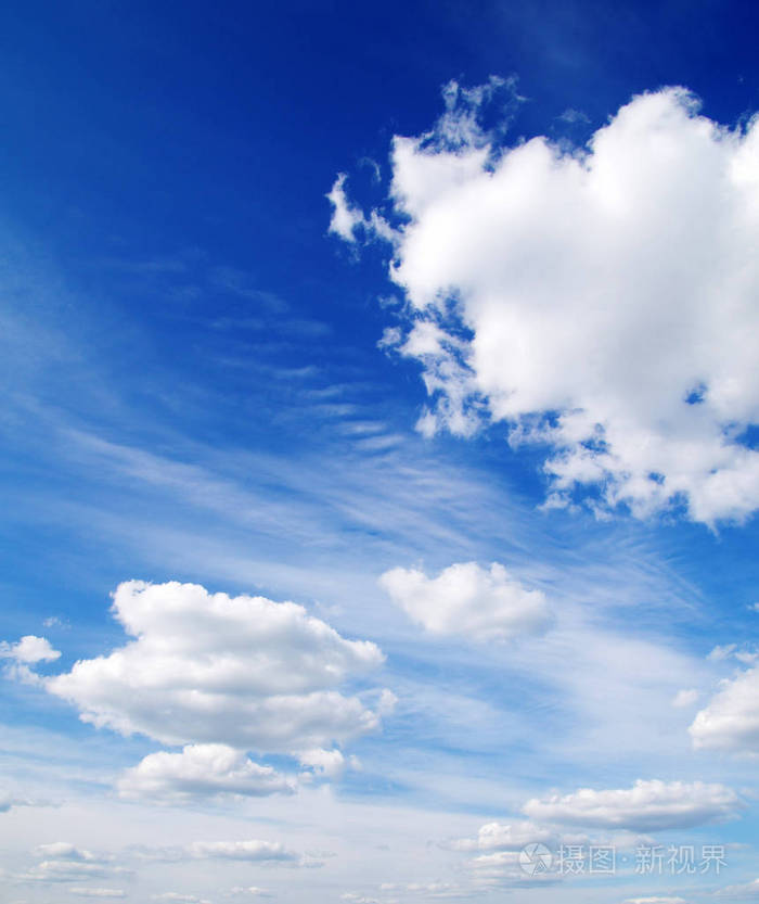 美丽的蓝天白云为背景