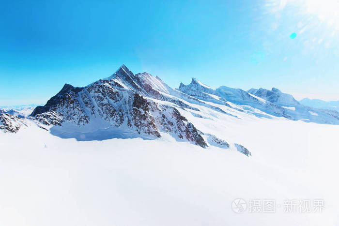 山峰山脊和阿莱奇冰川冬天瑞士阿尔卑斯